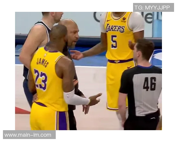 夸梅布朗谈科比遭黑与詹姆斯遭遇引发的争议与双标现象