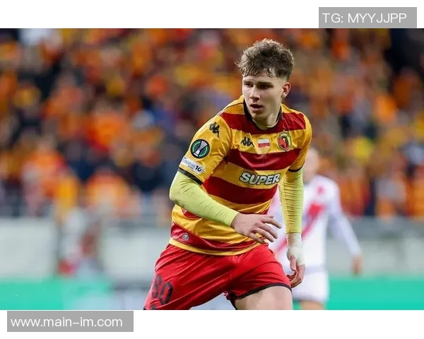 波尔图官方宣布签下17岁波兰边锋皮图谢夫斯基违约金高达6000万