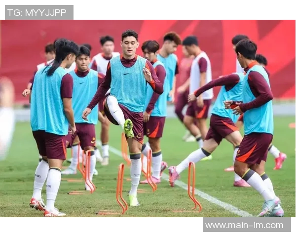 国足冬训可与U22国足同步进行提升整体训练效果 国足冬训可与U22国足同步进行提升整体训练效果