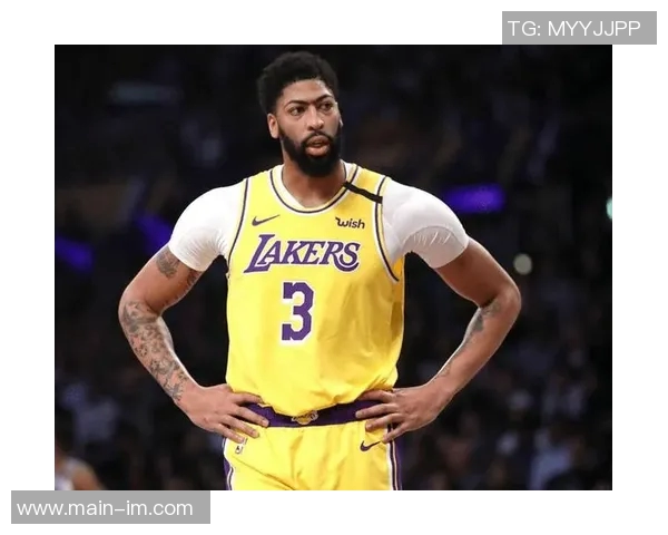 莱夫利称赞浓眉表现超凡能在场上无所不能防守任何对手